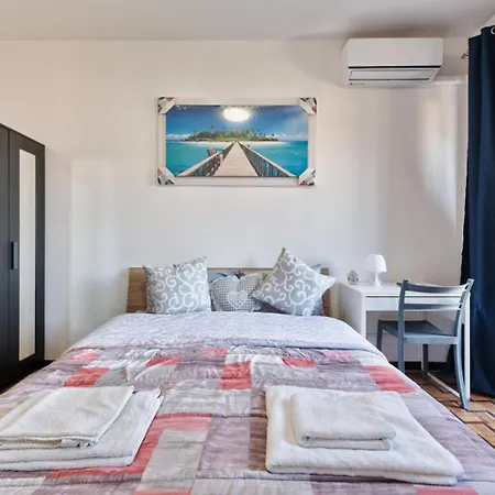 Easy Downtown Маргера